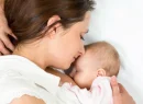 Mách mẹ cách kích sữa sau sinh mổ theo dân gian và hiện đại